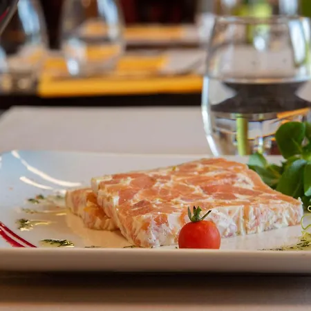 Brit Saint-meen-le-grand En Broceliande Hotel 3*